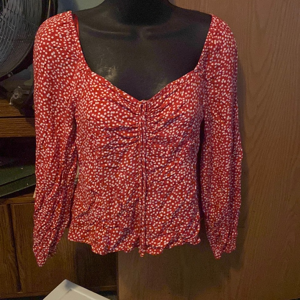 Super cute small long sleeve crop top/shirt